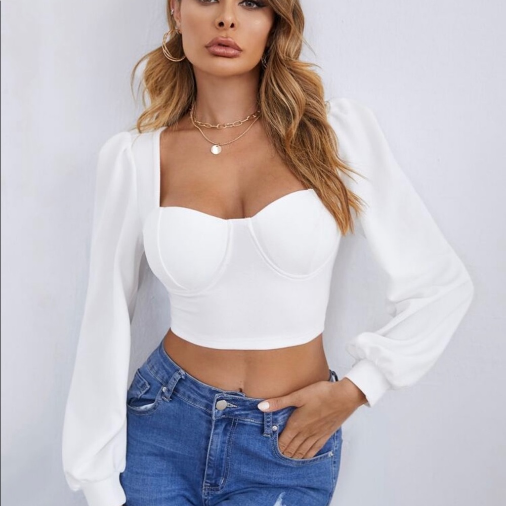 White sweetheart neck crop top